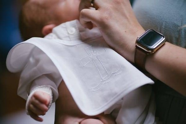 Quel cadeau offrir à un photographe pour son baptême ou celui de son enfant ? Des idées pour impressionner.