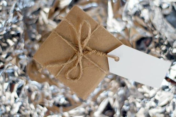 Comment créer des cadeaux personnalisés pour les passionnés de photographie de mariage en DIY ?