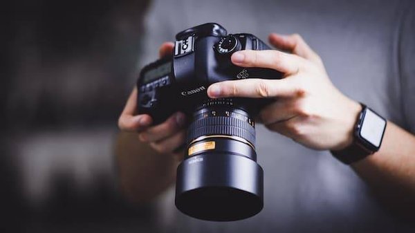 Pourquoi opter pour l'événementiel pour offrir des cadeaux personnalisés pour hommes qui aiment la photographie de mariage ?